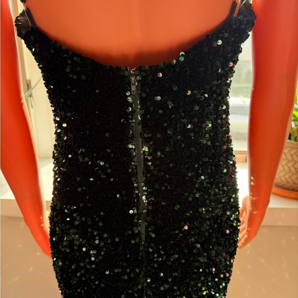 Elegant Green Evening Gown - Picture 5 of 5